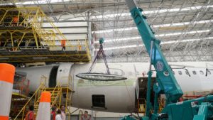 Lifting the GX Aviation mounting plate on to N688TA, an A320 flying for Avianca (Image via Inmarsat)