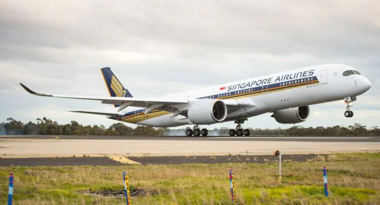 A Singapore Airlines A350 landing