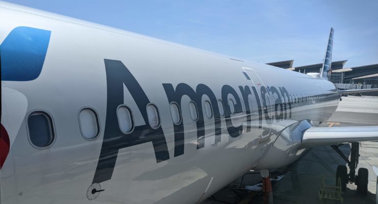American A321 at LAX