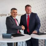 A handshake to celebrate the ACJ Connect Link MoU between Airbus Corporate Jets and Eutelsat OneWeb (image via Airbus)