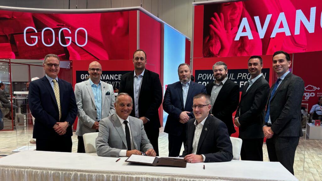 Gogo and AirSprint executives celebrate their extended partnership at NBAA-BACE 2023 in Las Vegas