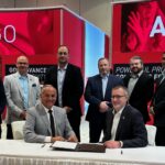 Gogo and AirSprint executives celebrate their extended partnership at NBAA-BACE 2023 in Las Vegas