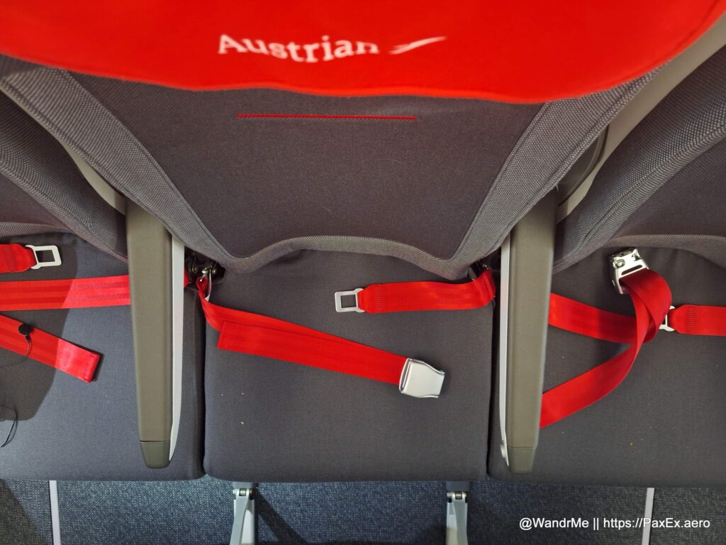 The economy class seats on Austrian's 787 are, unsurprisingly, economy class seats.