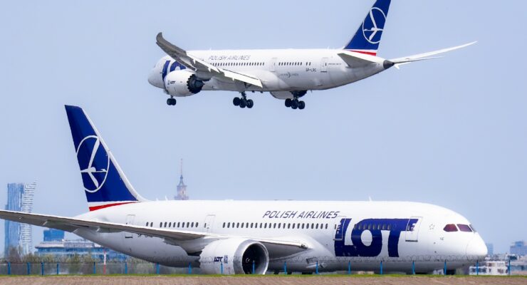 Two LOT Polish Airlines 787s (image via LOT)