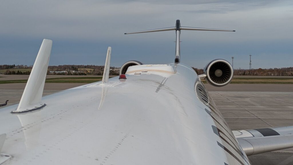 The Gilat Sidewinder terminal sits atop the CRJ900 with a low profile, reducing drag impact