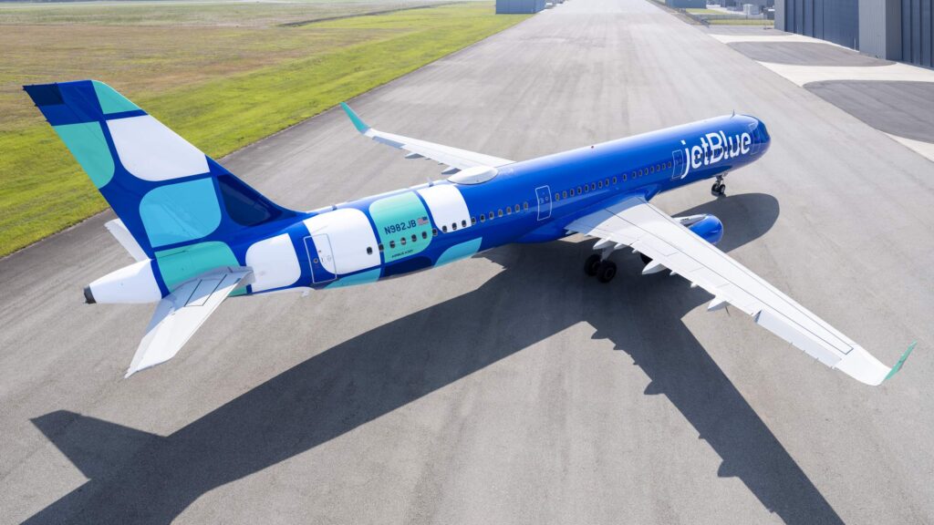 Blue JetBlue A321 with teal and white 