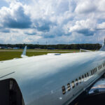 Flat panel antenna atop a 737 BBJ