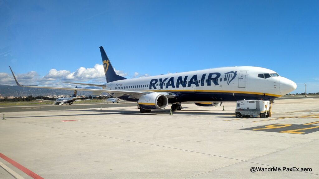 A Ryanair 737-800