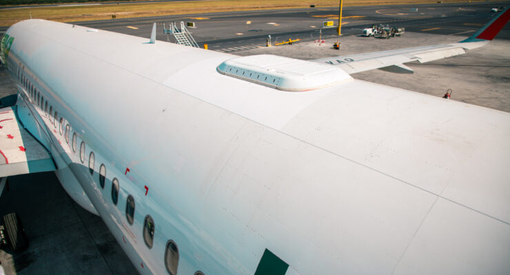 low-profile antenna installed atop a Viva A320