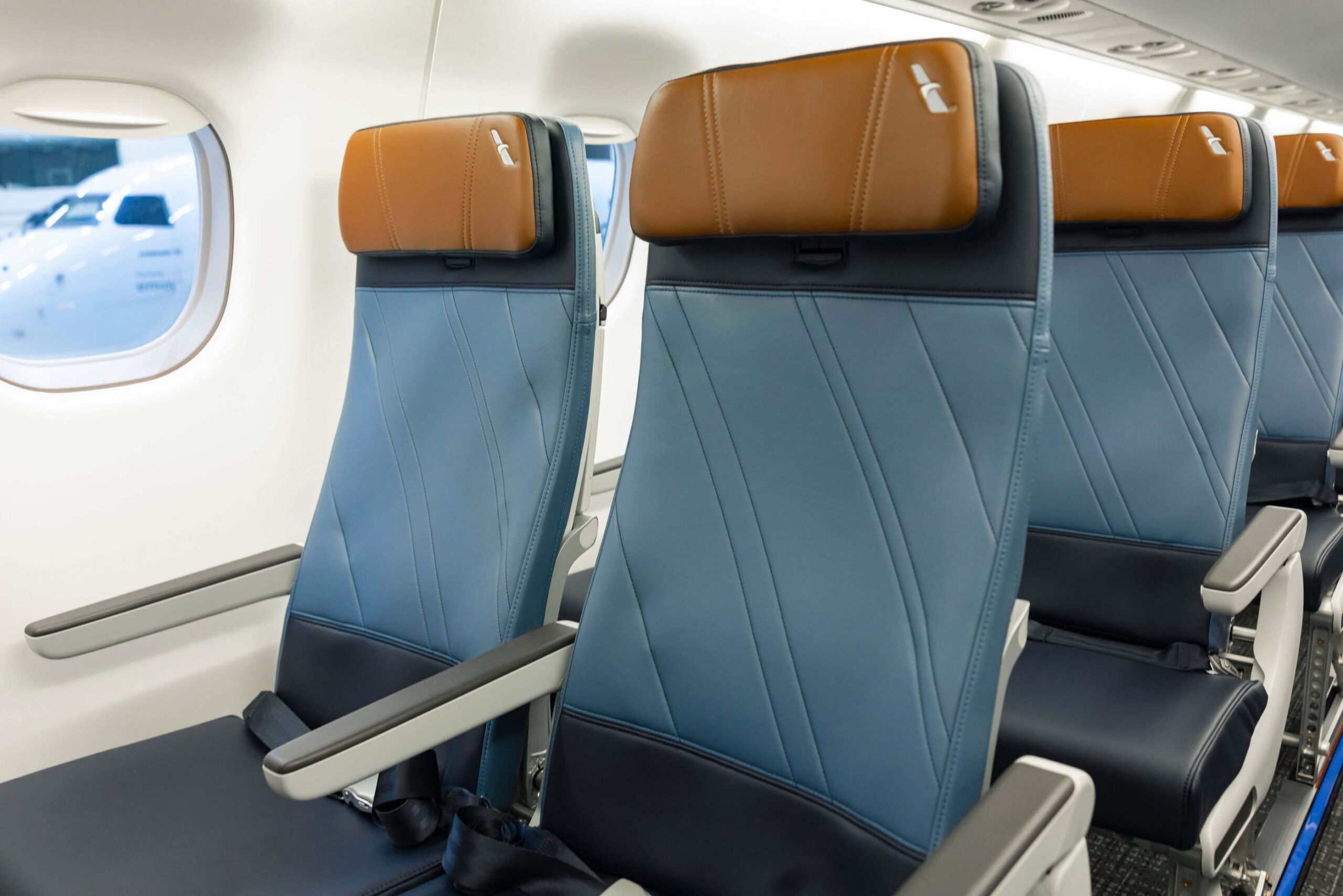 American Takes First E175 with Recaro R2 Seats